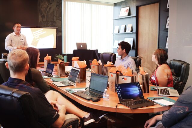 End-of-Service Benefits: Alternative Scheme in the UAE for Employers and Employees 2 Employees in HR meeting employee end-of-service benefits